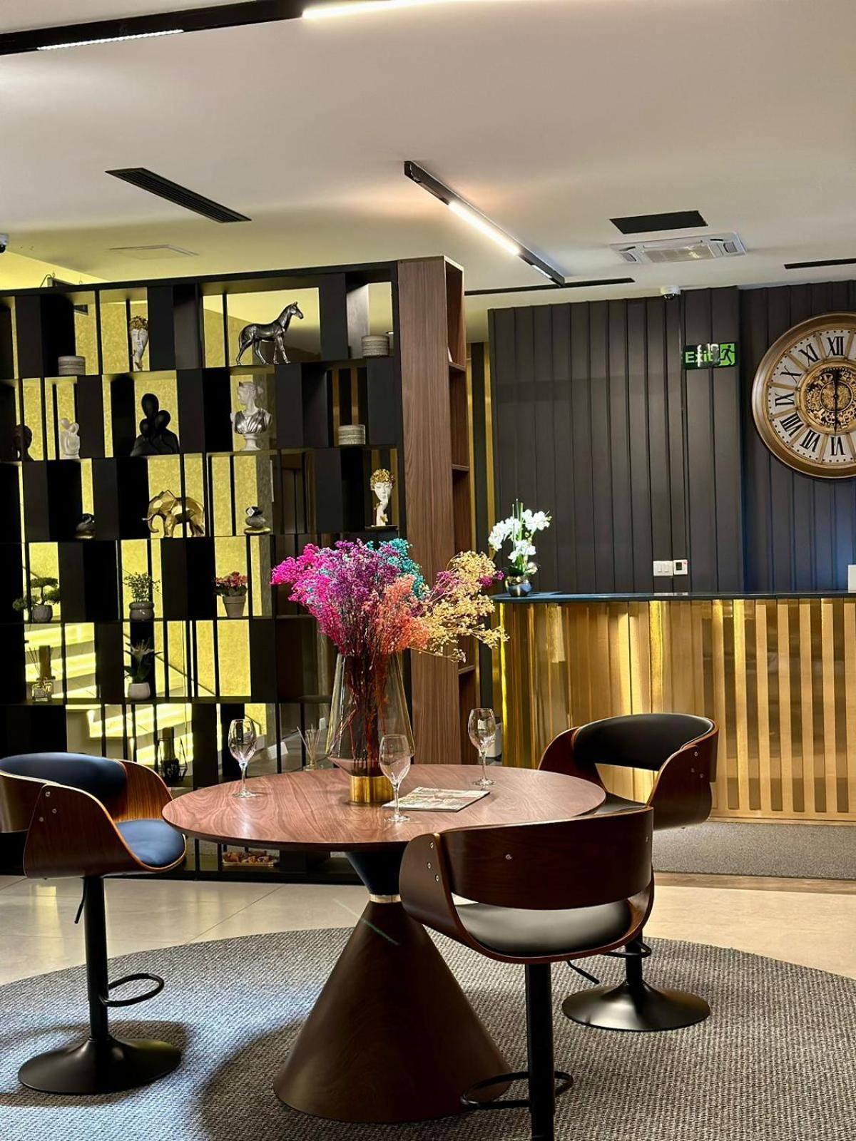 Ador Hotel North Mitrovica Dış mekan fotoğraf